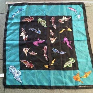 Beautiful 'shoe' scarf! Metropolitan Museum of Art