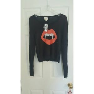 Lip sweater