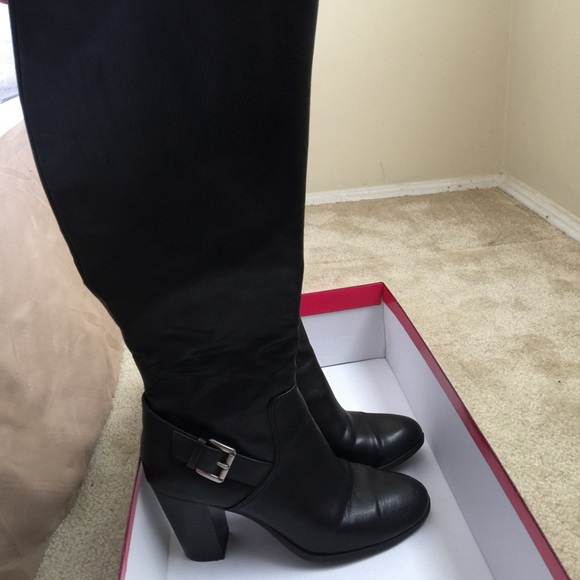 Black Chunky Heel Boots!