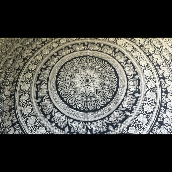 Meet your Posher, Leila