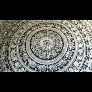 Meet your Posher, Leila