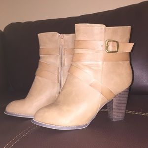 GORGEOUS TAN BOOTIES