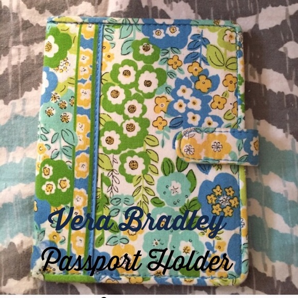 Like New Vera Bradley Passport Holder