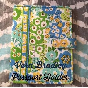 Like New Vera Bradley Passport Holder