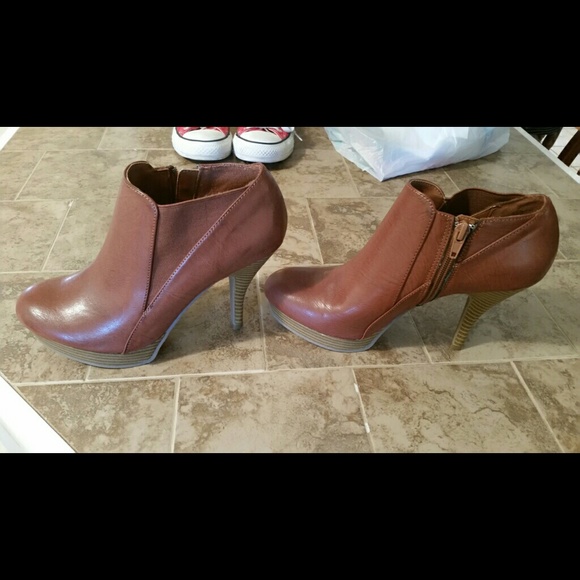 Unlisted boots