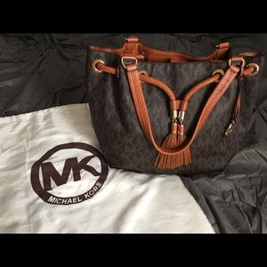 Authentic Micheal Kors Jet Set Gathered logo Tote