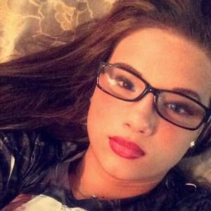 Meet your Posher, Desiree