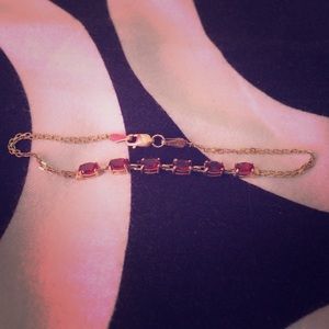 Gold bracelet with garnet stones