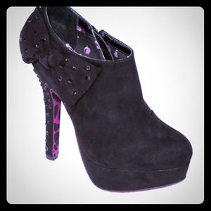 Betseyville Dion Bow Detailed Ankle Booties!!