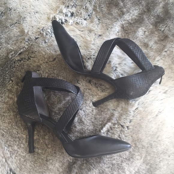 2*HP. Black Zip Heels - Picture 4 of 5