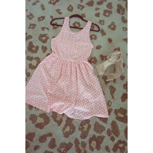 Blush Pink and White dress with Bow Detail - Picture 1 of 2