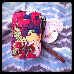 Sakroots Smartphone Wristlet in Artist Circle