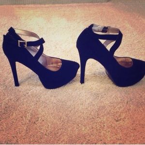 Black Velvet Heels 💖