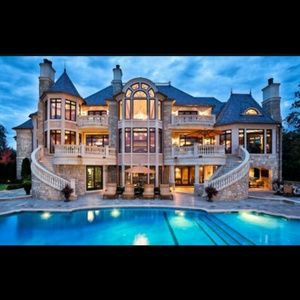 Meet your Posher, Brittney