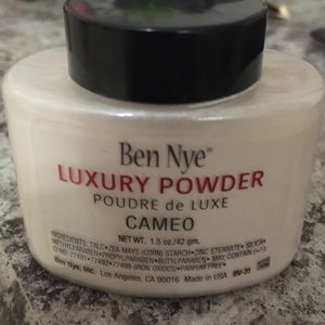Ben Nye Cameo Powder 1.5 oz