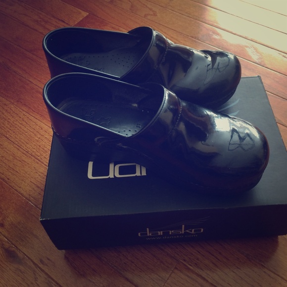 Dansko black patent shoes