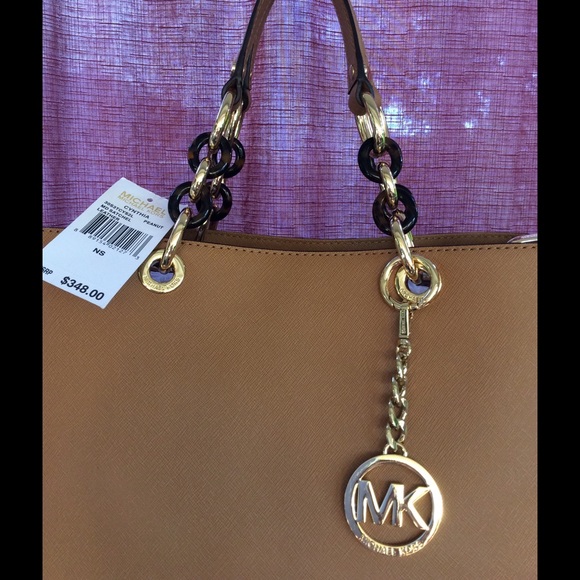 Michael Kors Cynthia Med. Satchel:  SOLD OFFLINE - Picture 3 of 4