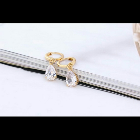 Sold! 18k Gold Plated CZ Earrings New - Picture 3 of 3