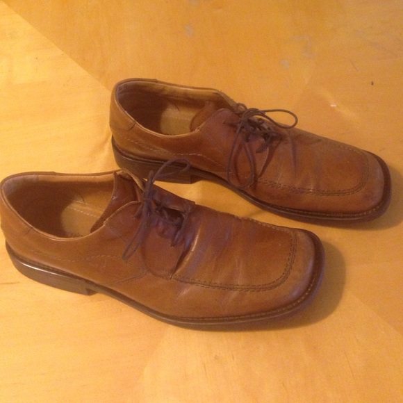 Gently worn Men's dress shoes Bostonian