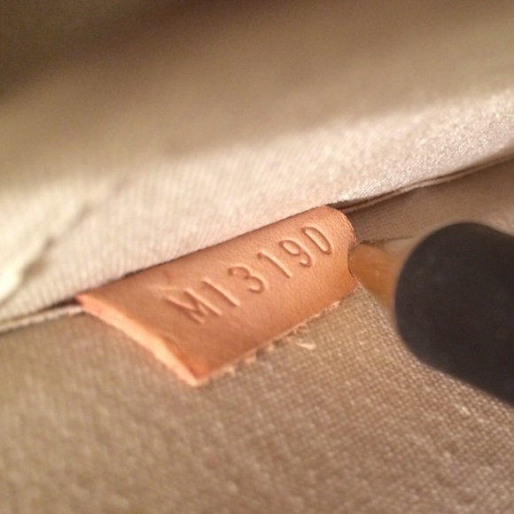 Authentic  alma Vernis monogram handbag( sold) - Picture 4 of 4