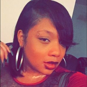 Meet your Posher, Monique