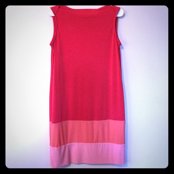 Cute three block summer dress.