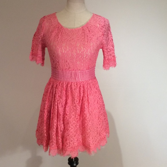 Darling Amelia Lace Dress from ASOS - Picture 2 of 4
