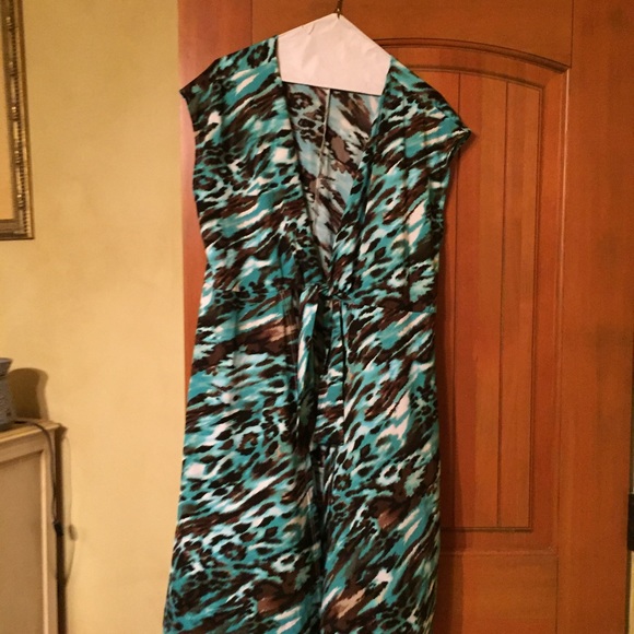 NWOT-Bathing suits coverup. Size large