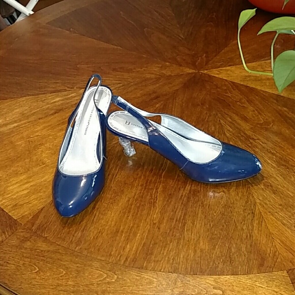 Shoe's - Picture 2 of 4