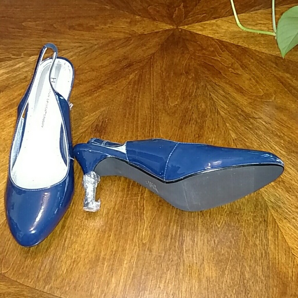 Shoe's - Picture 3 of 4