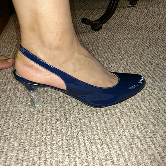 Shoe's - Picture 4 of 4