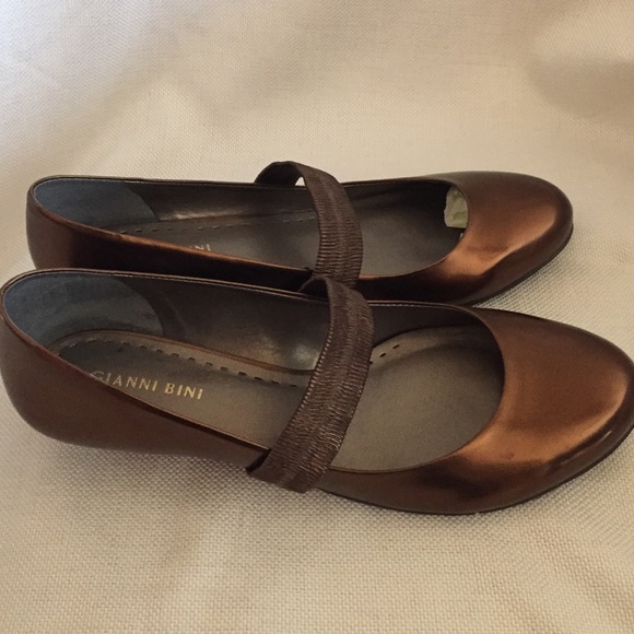 Gianni Bini, closed-toe shoes