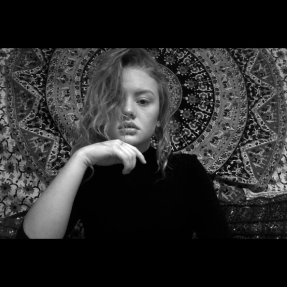 *MEET YOUR POSHER* - Picture 3 of 3