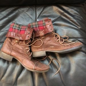 Versatile brown boots
