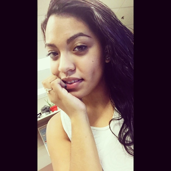 Meet your Posher, Sandra - Picture 2 of 2