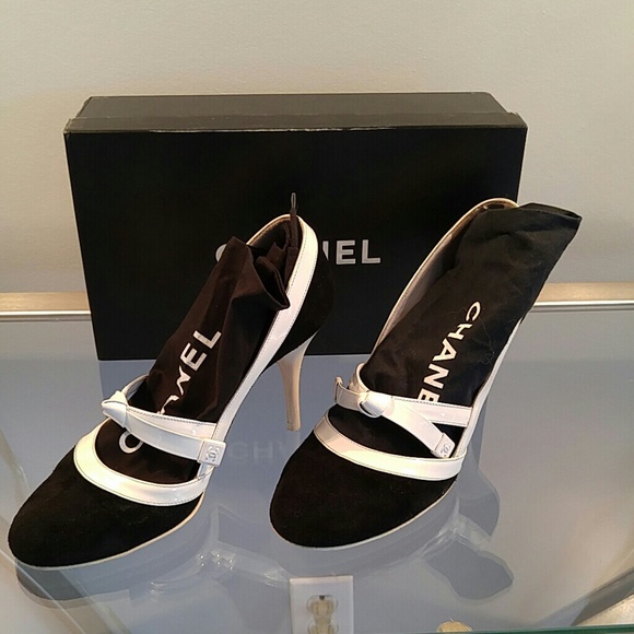 CHANEL Shoes - SUPER CHIC. SUPER CHANEL SHOES!