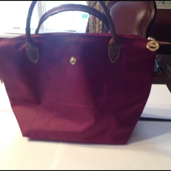 Medium size tote in berry