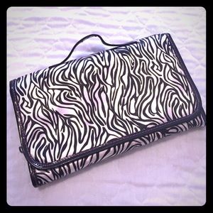 Travel bag / makeup holder