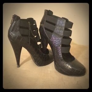 Absolutely gorgeous on!!