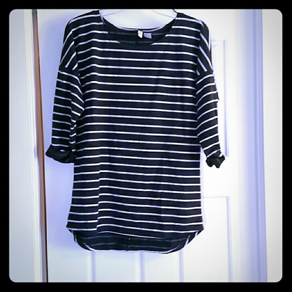 H&M oversized sweater. Great with leggings!