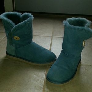 Reserved!!SALE!!!! Womens size 8 bluish/gray uggs
