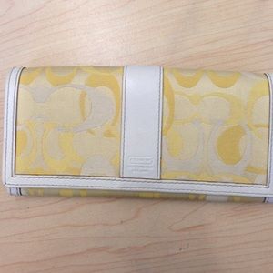 Coach wallet 100% authentic