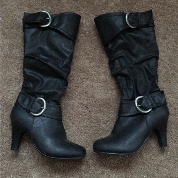 Heeled black boots!