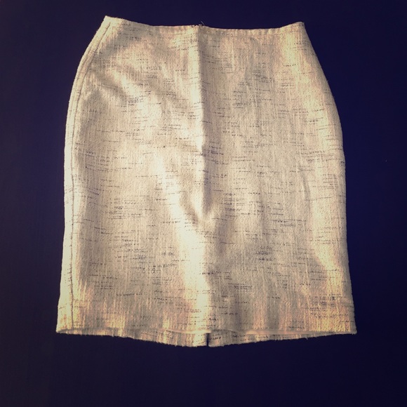 Off white pencil skirt with navy detail