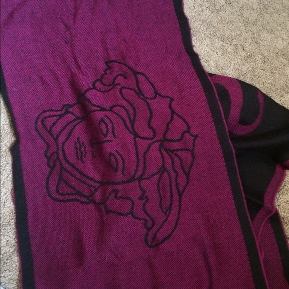 Versace scarf - Picture 1 of 3
