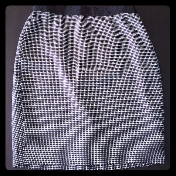 Black and white pencil skirt