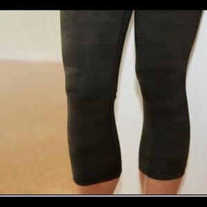 Lululemon camo wunder under crops