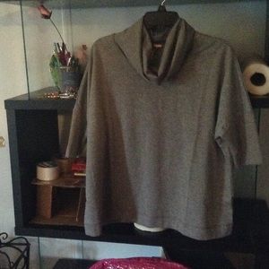 Chic Gray Short Sleeve Turtleneck Shirt