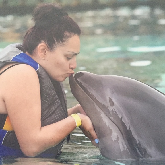 Meet your Posher, Monica - Picture 2 of 4