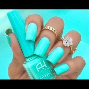 Meet your Posher, Kira